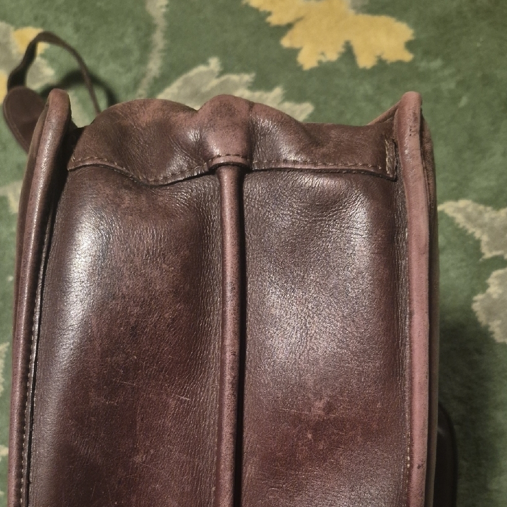 Elegant Dark Brown Leather Briefcase for Men - Picture 7 of 16